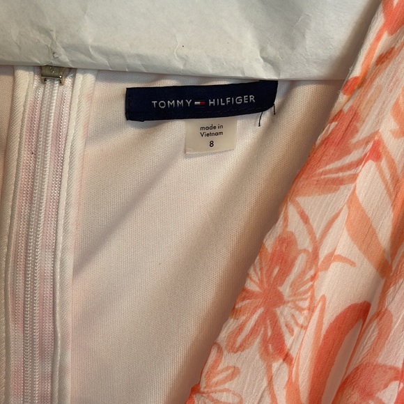 Tommy Hilfiger lined summer dress with slight hi-lo bottom. - Picture 3 of 5